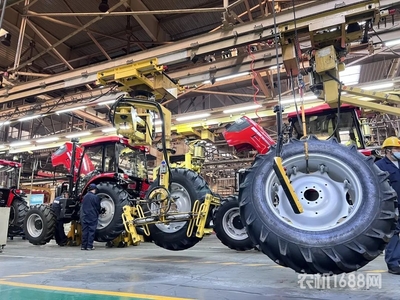 LP2604大马力拖拉机成长记 科技赋能农业机械服务新篇章