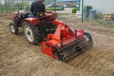 科技助农新篇章 叶菜类创新团队农机田间展风采