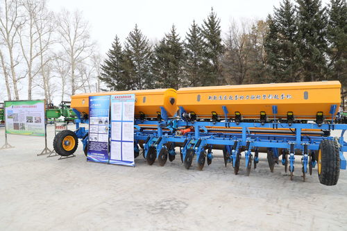 山河农场 农机“智”变，服务升级，助力农业增产增效